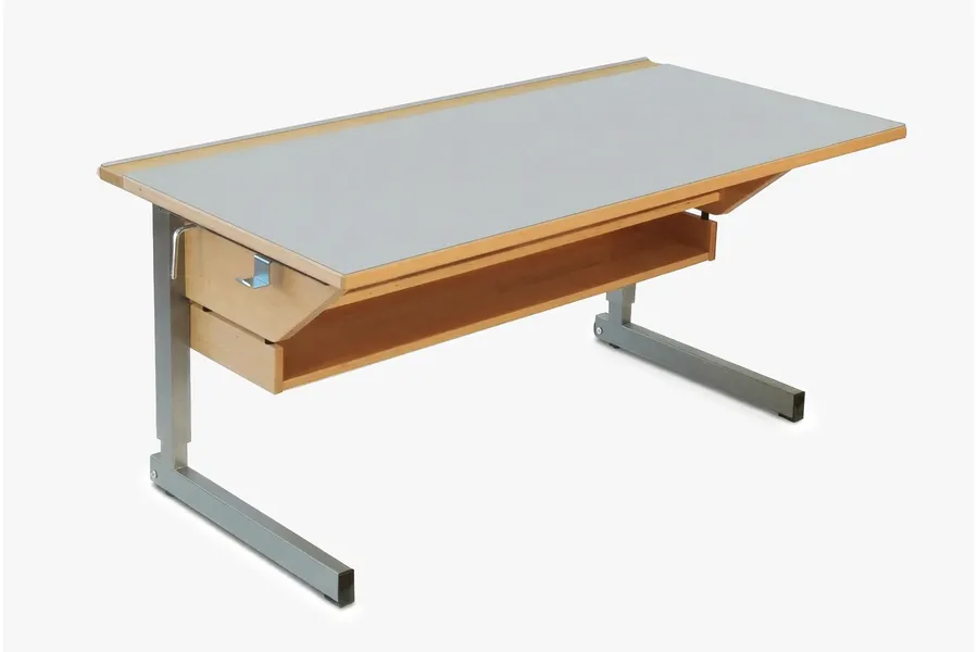 Doppel-Schulpult PROTEUS mit Tischblatt RAL 7047 und Gestell RAL 9007 von ADUKA