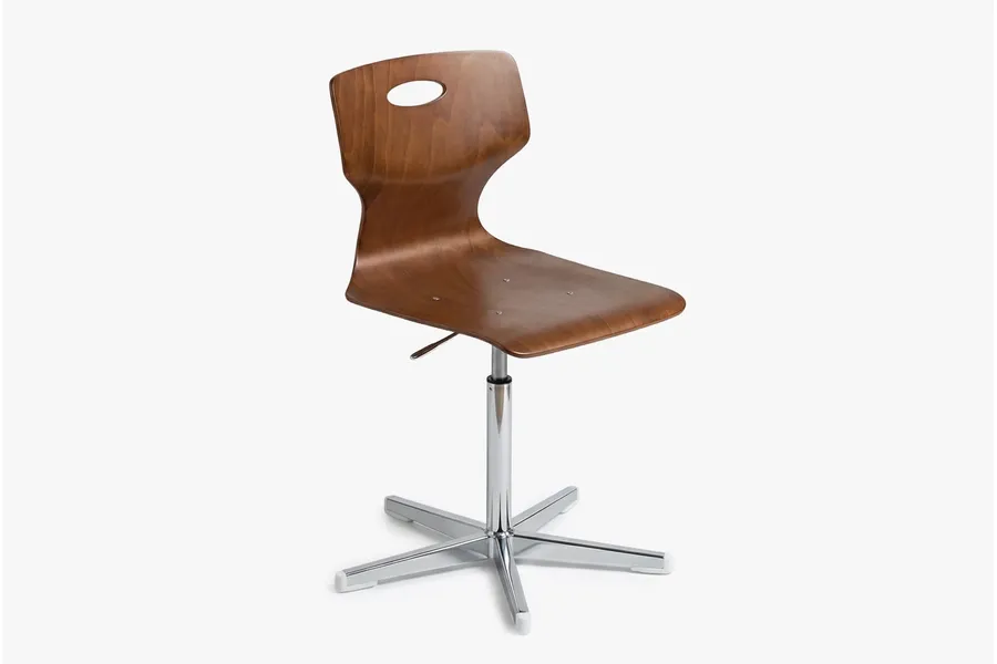 Schulstuhl METIS mit drehbarer und brauner Sitzschale aus Buche und Gestell RAL 9007 von ADUKA